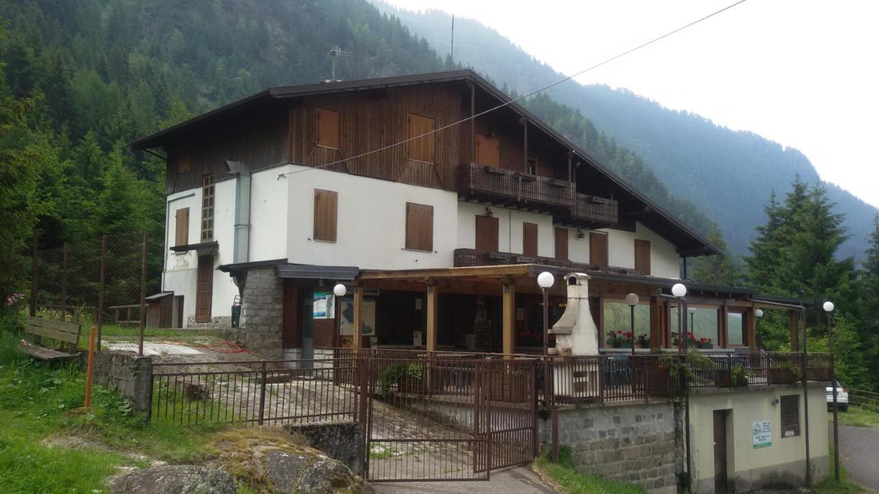 Rifugio Stella Alpina Hotel Saviore dell'Adamello Bagian luar foto